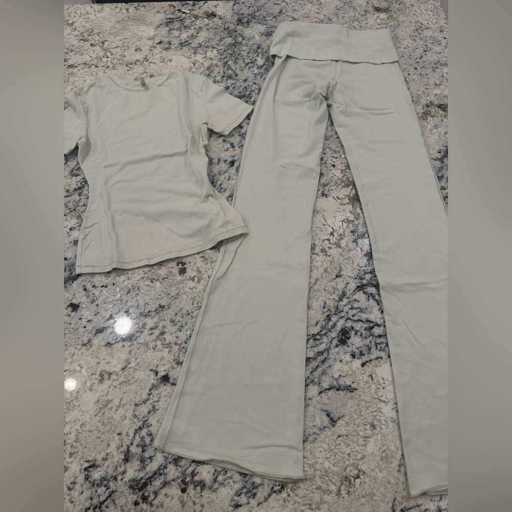 Mint green skims foldover flare leggings and tee like new